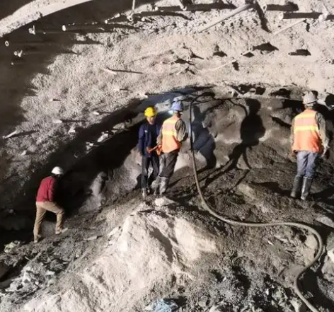 北京隧道拱顶带模注浆料，微膨胀注浆料的特点及施工工艺